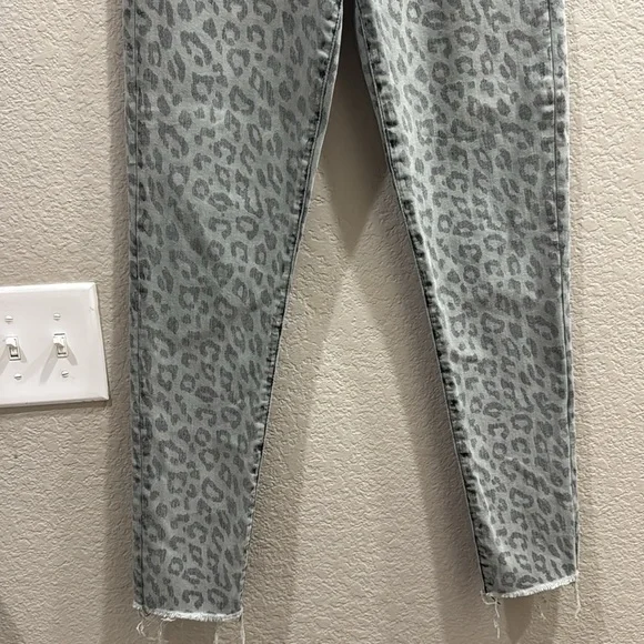 Joe's Jeans Gray Skinny Leopard Print - Picture 3 of 7